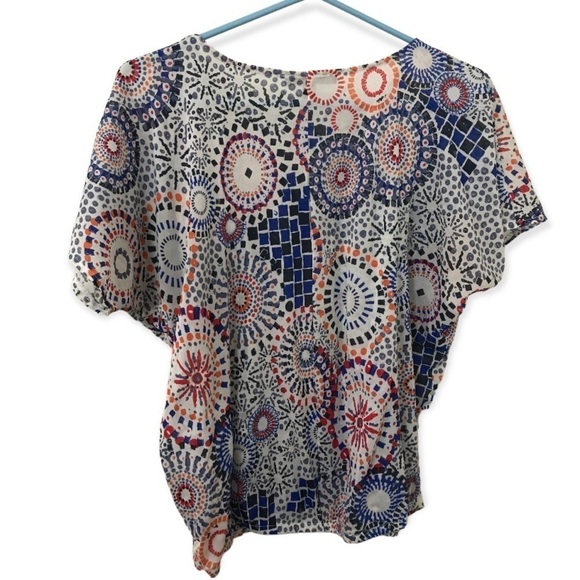 3/$15 Outback red geometric pattern short sleeve top - Picture 2 of 11